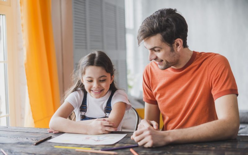 father-painting-with-daughter-fathers-day